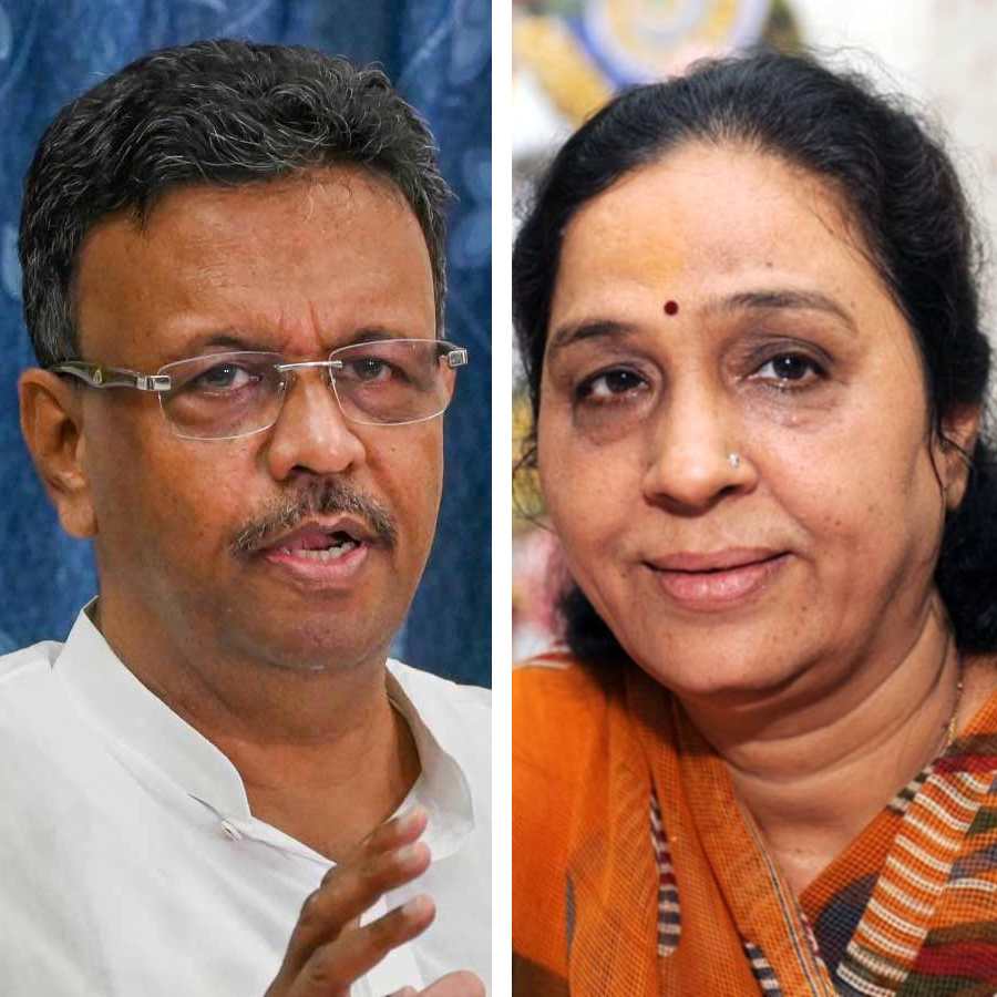 BJP councilor Meena Devi Purohit complains to Mayor Firhad Hakim that people are having trouble getting Rupshree and old age allowance in Kolkata