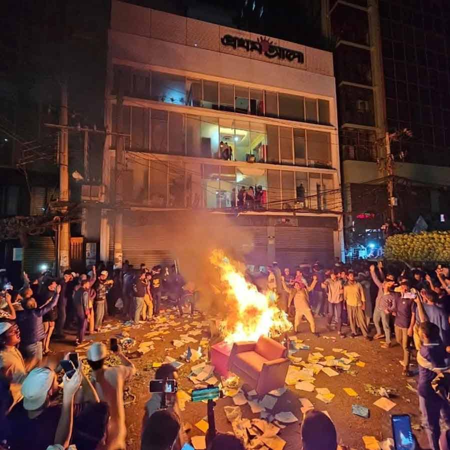 Youth leader Sharif Osman Hadi’s Death Sparks Protests in Dhaka, See Unrest in Pictures