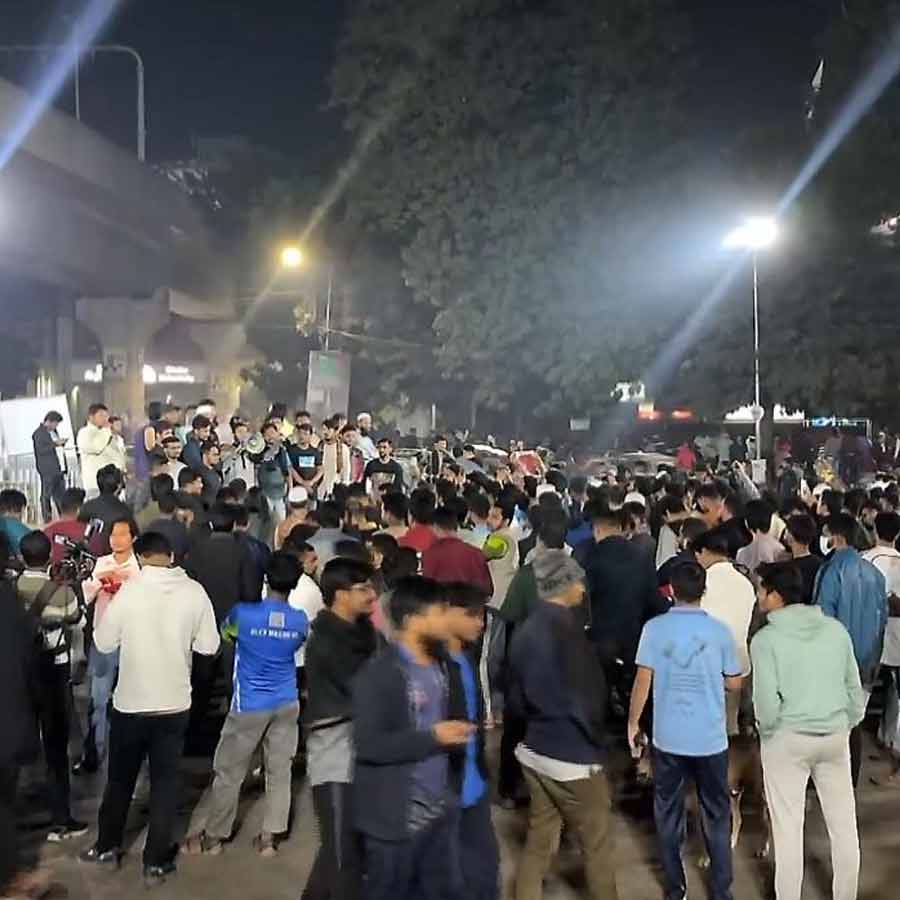 Youth leader Sharif Osman Hadi’s Death Sparks Protests in Dhaka, See Unrest in Pictures