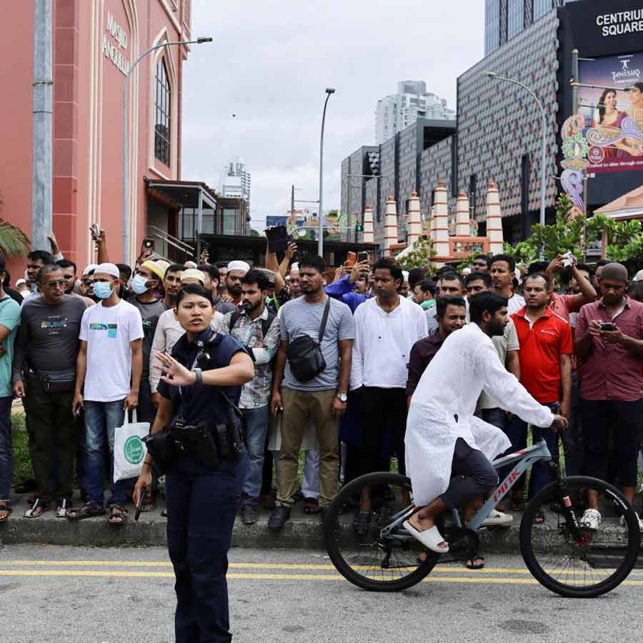 Youth leader Sharif Osman Hadi’s Death Sparks Protests in Dhaka, See Unrest in Pictures