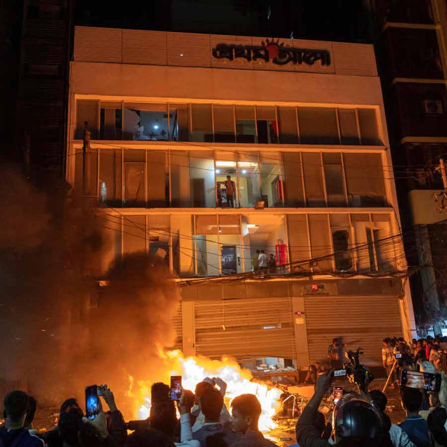 Youth leader Sharif Osman Hadi’s Death Sparks Protests in Dhaka, See Unrest in Pictures