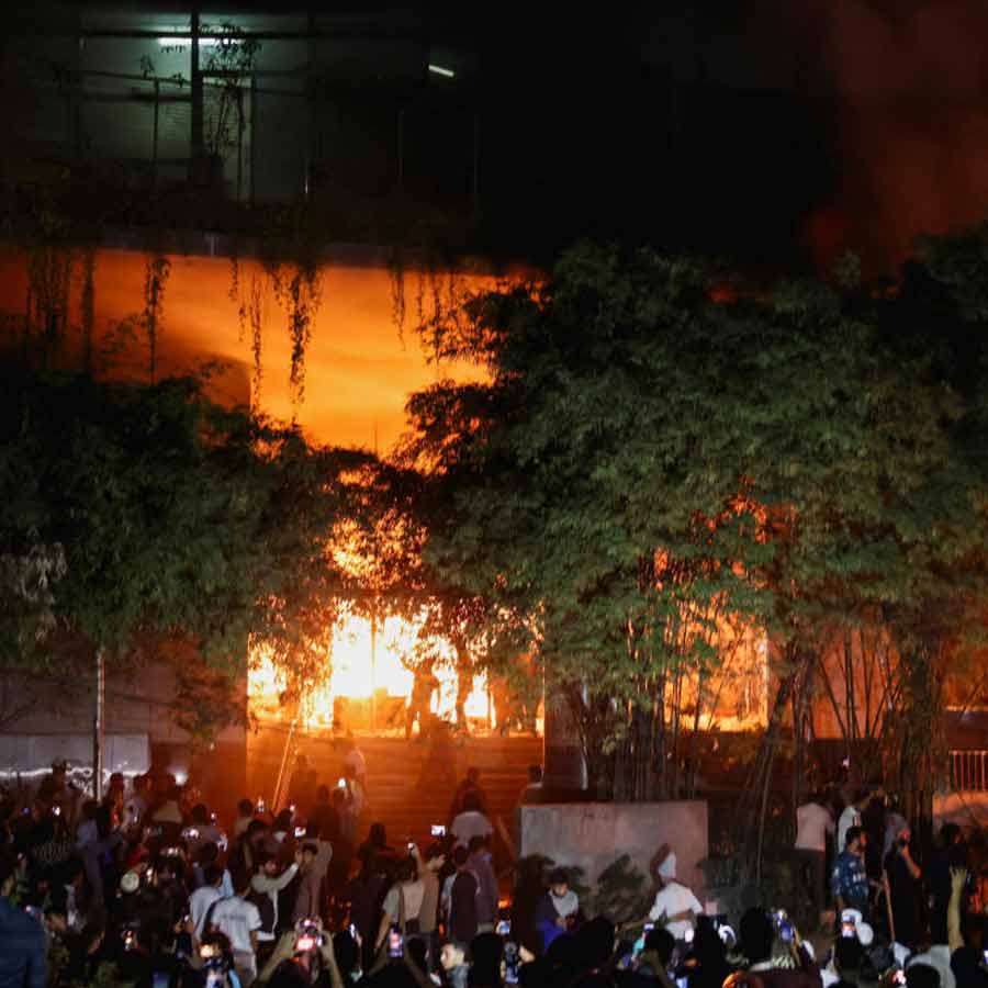Youth leader Sharif Osman Hadi’s Death Sparks Protests in Dhaka, See Unrest in Pictures