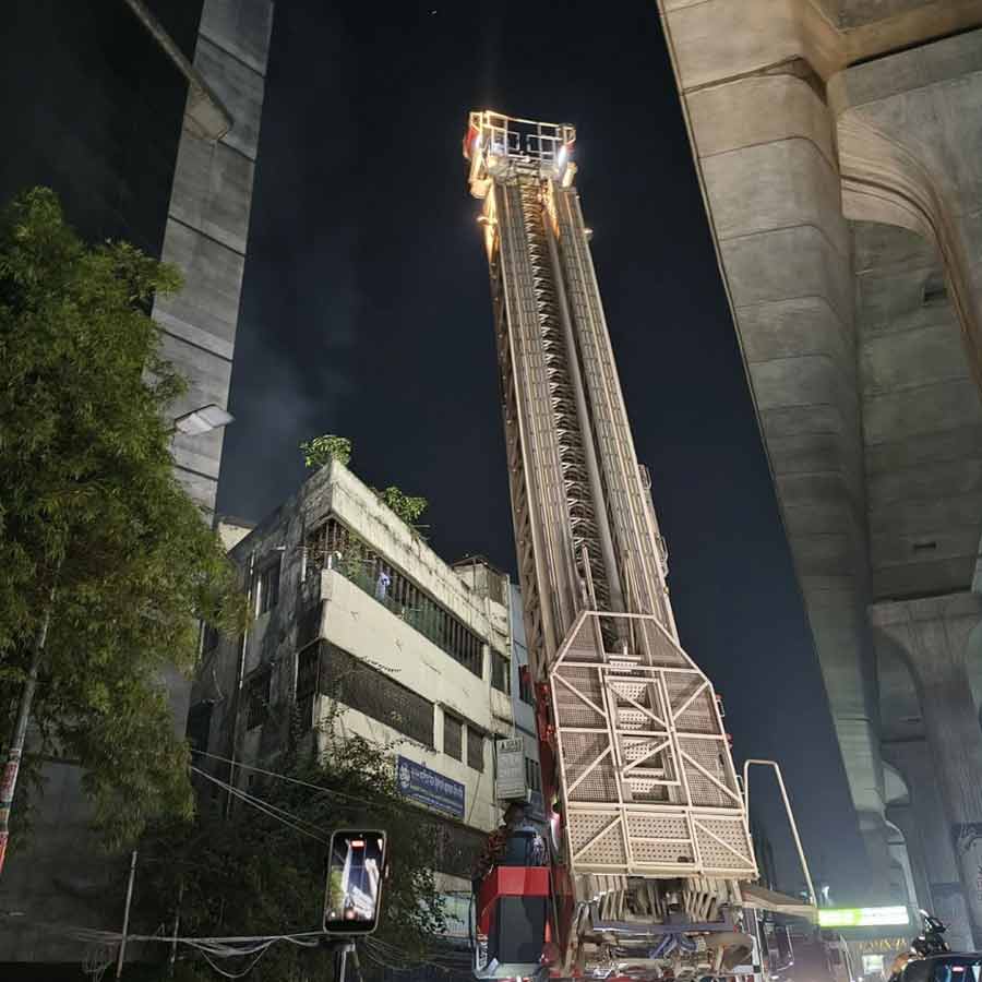 Youth leader Sharif Osman Hadi’s Death Sparks Protests in Dhaka, See Unrest in Pictures