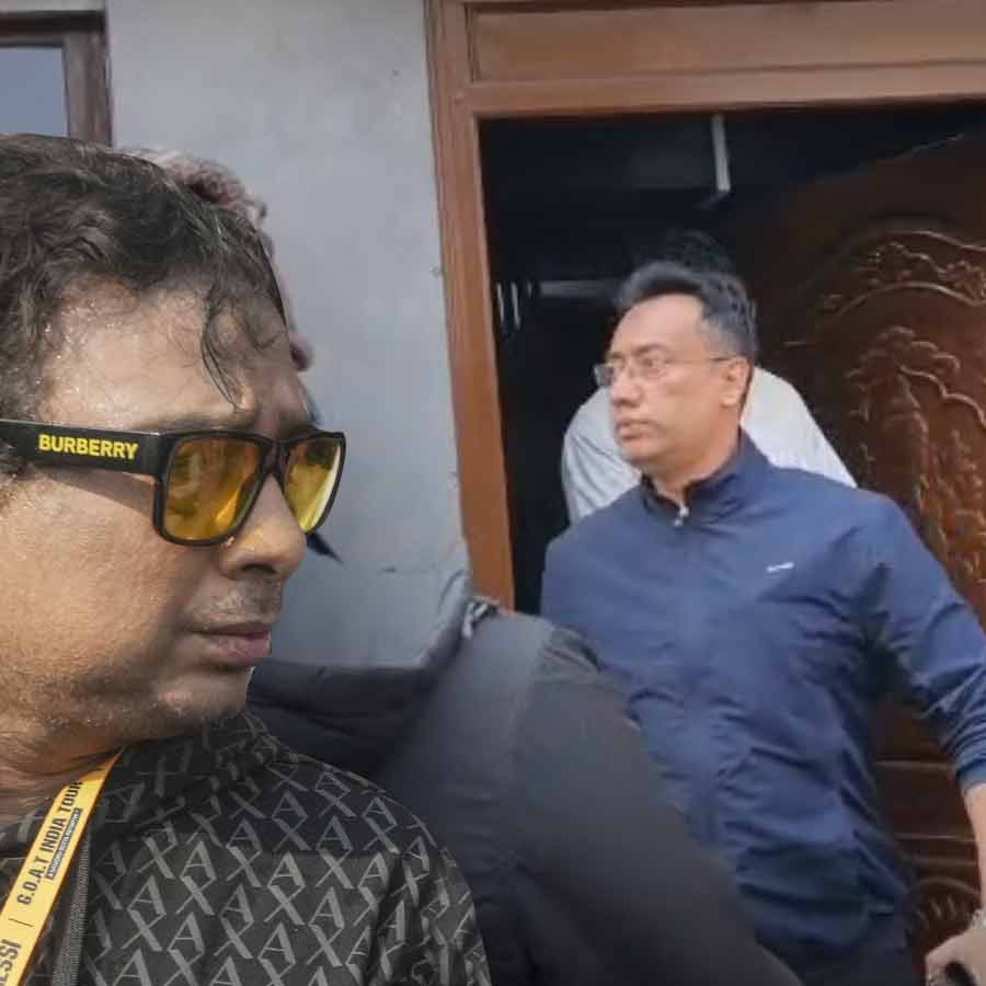 মেসির ভারত সফরের আয়োজক শতদ্রু দত্তের রিষড়ার বাড়িতে হানা পুলিশের।