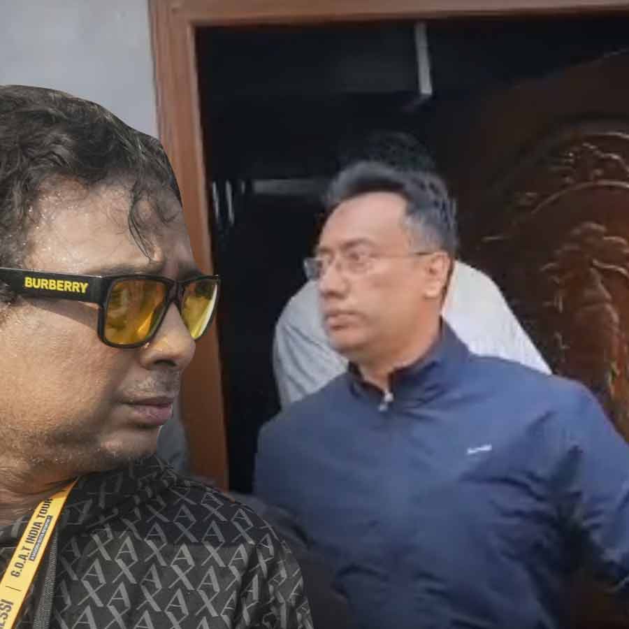 মেসির ভারত সফরের আয়োজক শতদ্রু দত্তের রিষড়ার বাড়িতে হানা পুলিশের।