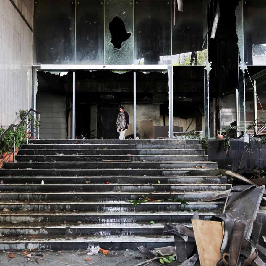 সংবাদপত্র ডেলি স্টার-এর পুড়ে যাওয়া দফতর।