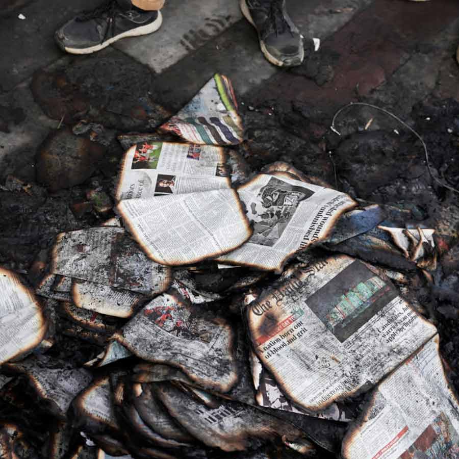 রাস্তায় পড়ে রয়েছে পুড়ে যাওয়া নথি।