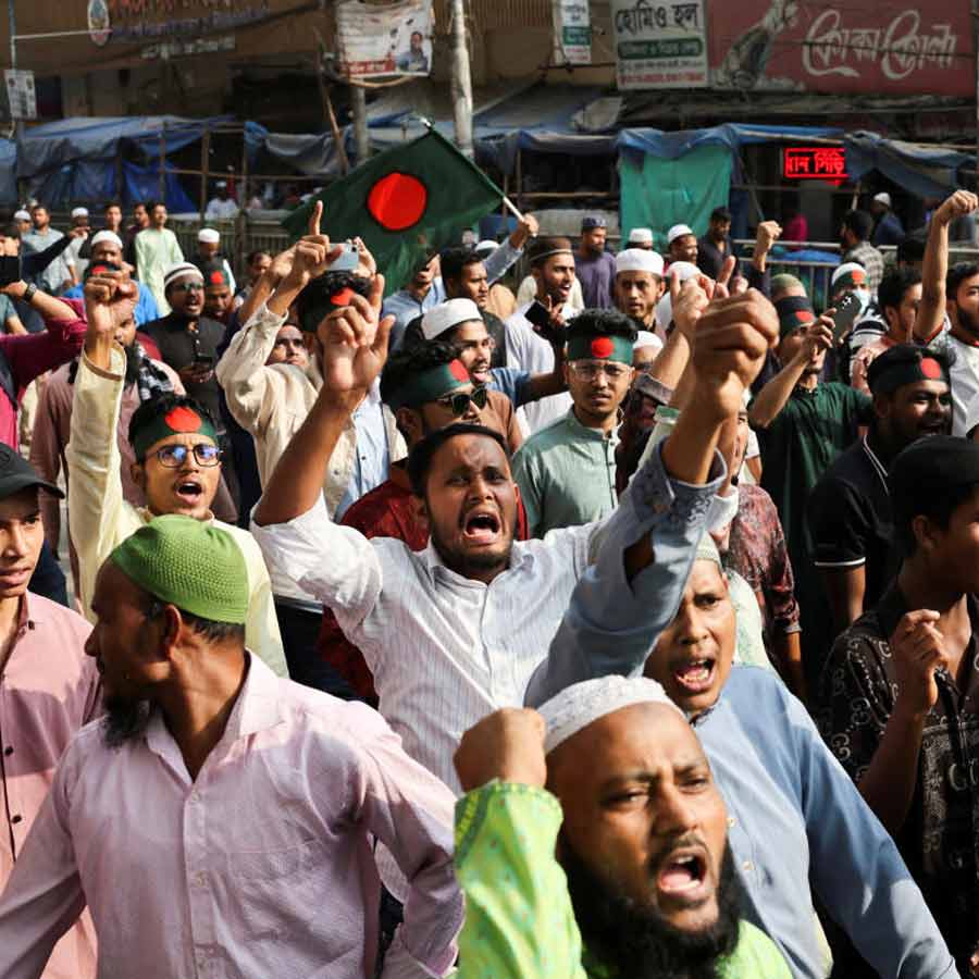 বিক্ষোভ বাংলাদেশের রাস্তায়।