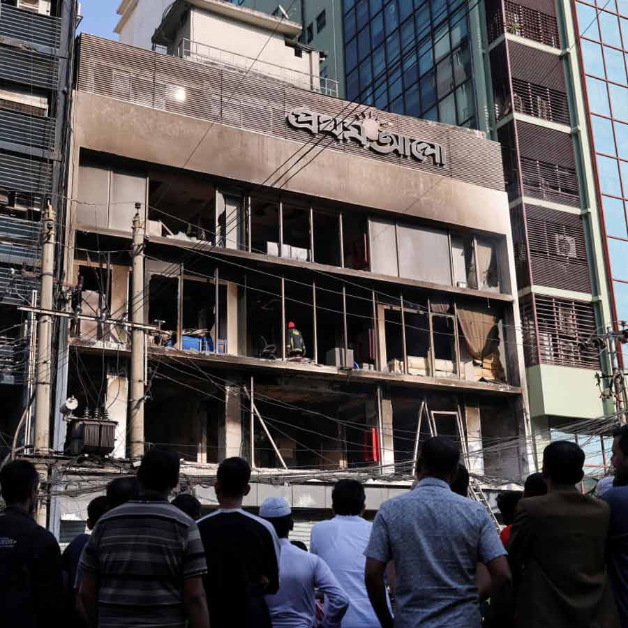 বাংলাদেশে ‘প্রথম আলো’র দফতরে ভাঙচুর ও তাণ্ডবের পরের অবস্থা।