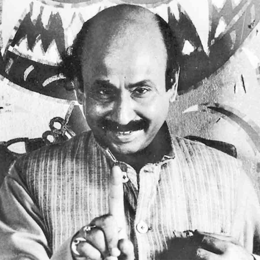 নির্বিকল্প: ‘এক মিনিট!’ জয় বাবা ফেলুনাথ-এর স্মরণীয় দৃশ্যে জটায়ুরূপী সন্তোষ দত্ত।