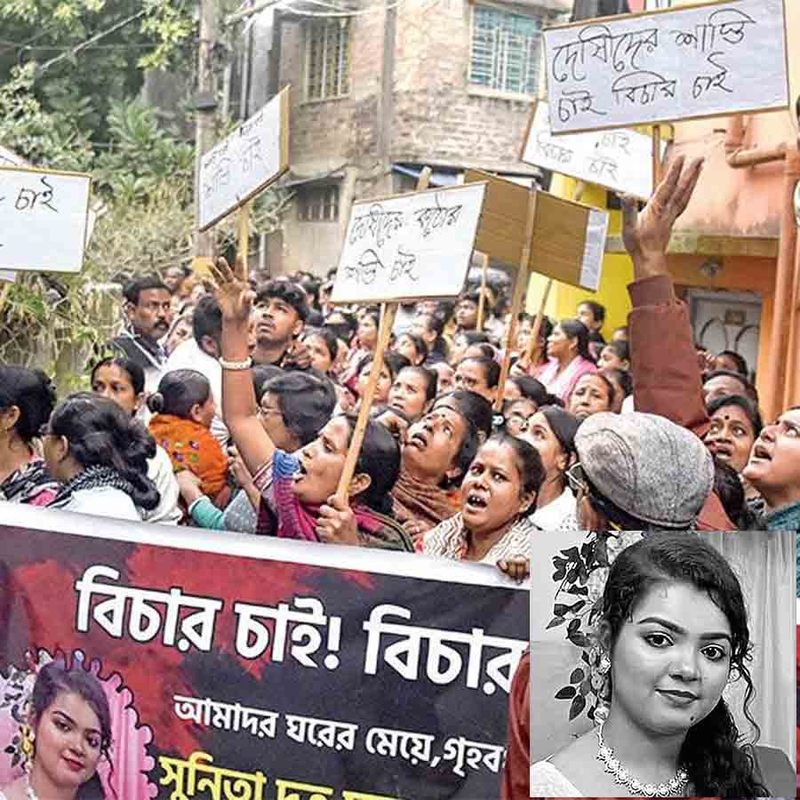 Unnatural death of a house wife at Barasat, demand to arrest mother in law and father in law