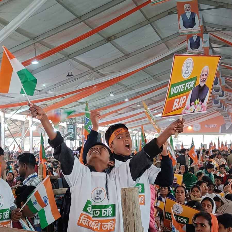 তাহেরপুরের সভাস্থলে জমায়েত। 