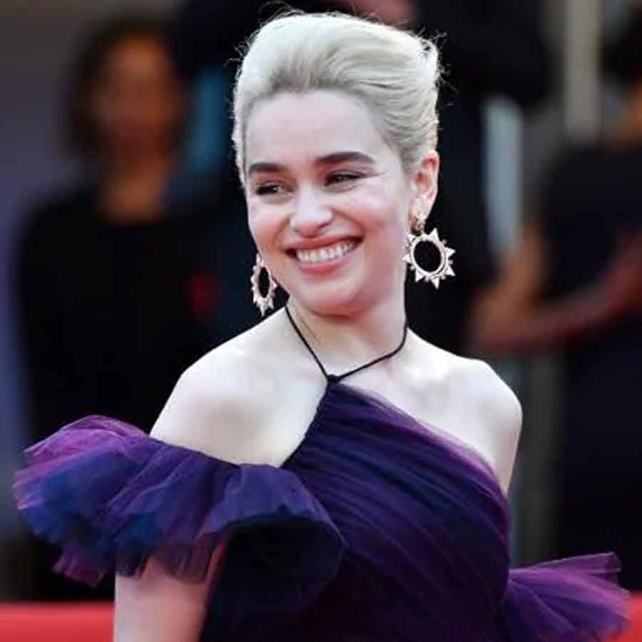 All need to know about actress Emilia Clarke and how she fights with brain aneurysm during shooting of Game of Thrones
