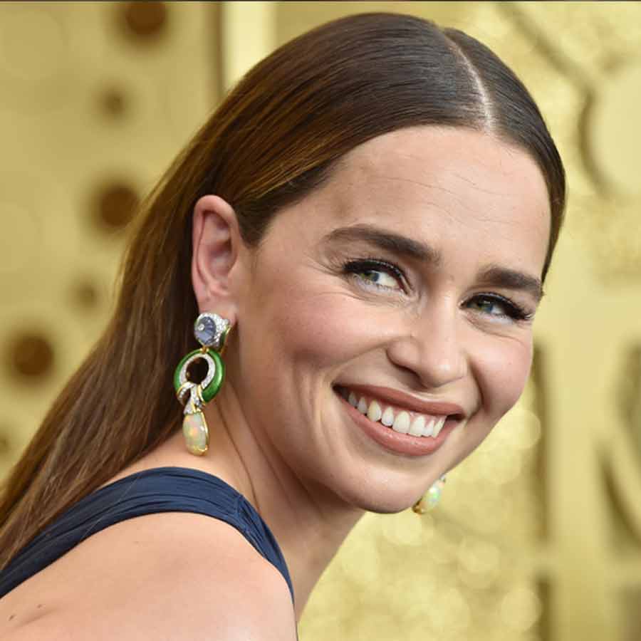All need to know about actress Emilia Clarke and how she fights with brain aneurysm during shooting of Game of Thrones