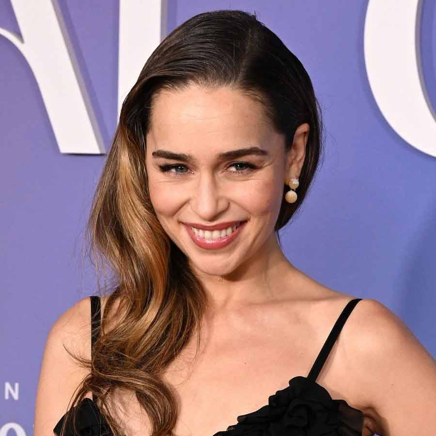 All need to know about actress Emilia Clarke and how she fights with brain aneurysm during shooting of Game of Thrones