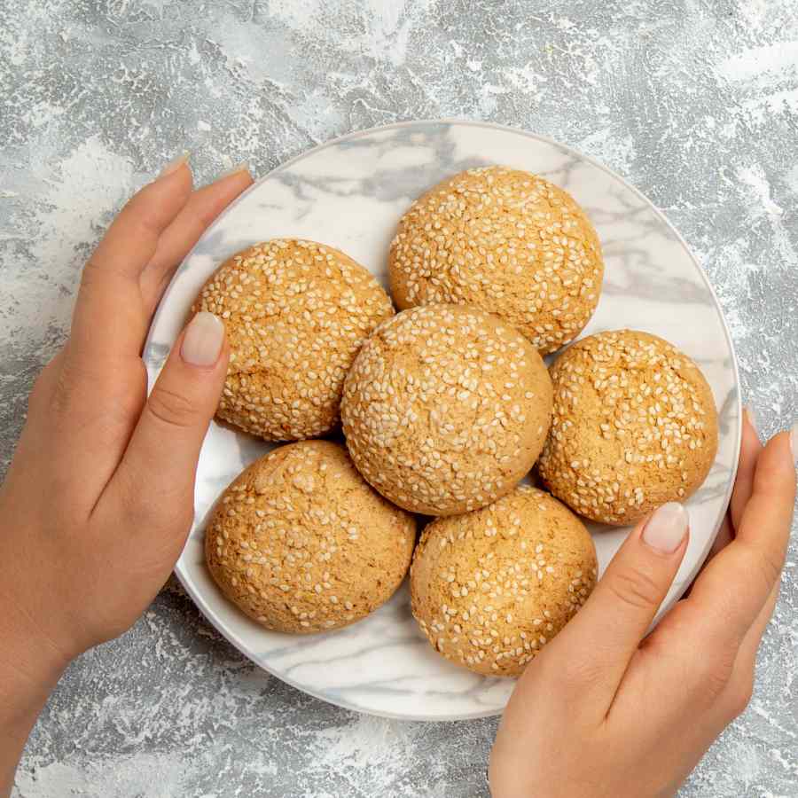 তিলের মিষ্টি সুস্বাদু ও পুষ্টিকর।