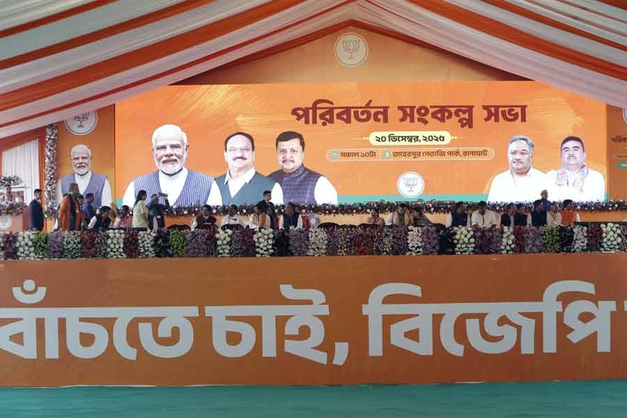 তাহেরপুরে সভামঞ্চে উপস্থিত বিজেপি নেতারা।