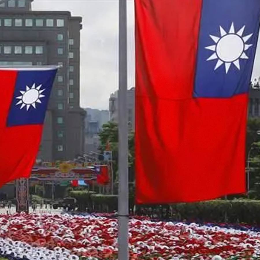 Is US losing Cold War 2.0 as its power declining against Russia and China 