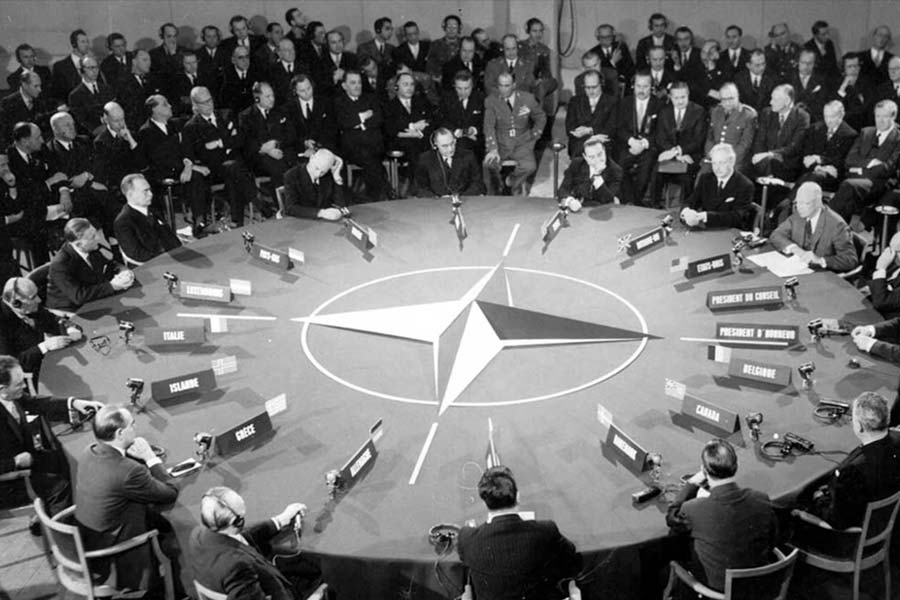 Is US losing Cold War 2.0 as its power declining against Russia and China 