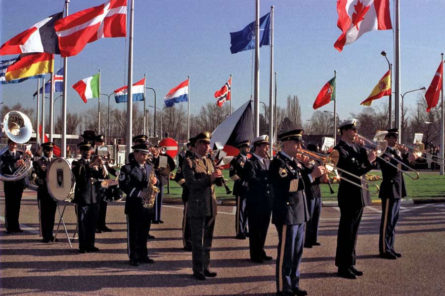 Is US losing Cold War 2.0 as its power declining against Russia and China 