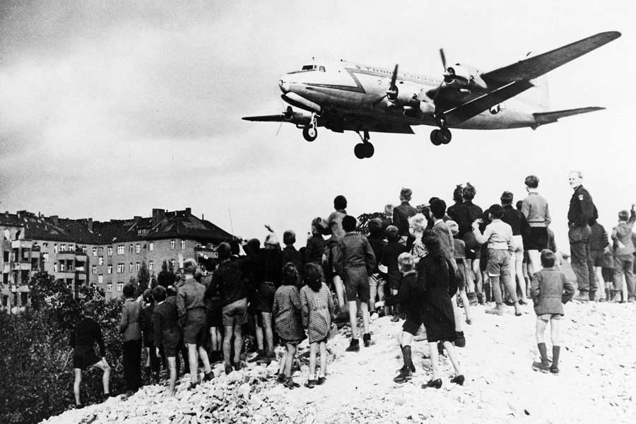 Is US losing Cold War 2.0 as its power declining against Russia and China 