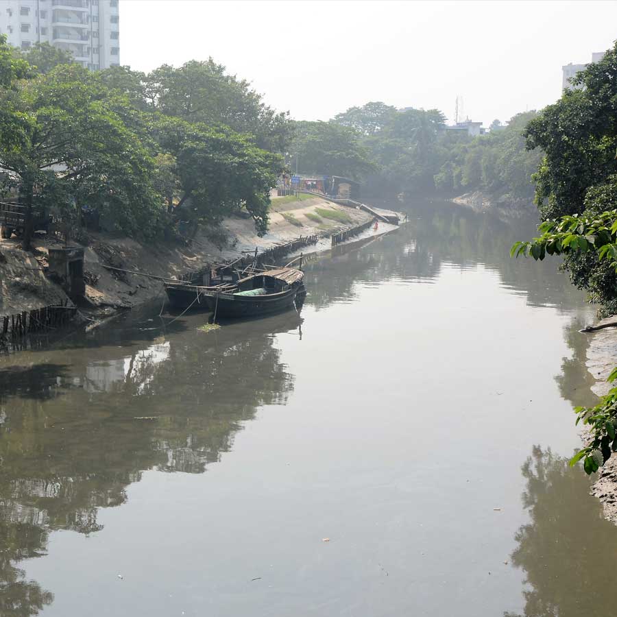 \\\'Adi Ganga Bachao Andolan\\\' is on the way due to the fear of destruction of Kolkata\\\'s adi Ganga environment due to the construction of barrage