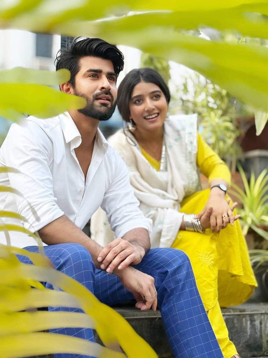 অভিষেক বীর শর্মার সঙ্গে আরাত্রিকা মাইতি।