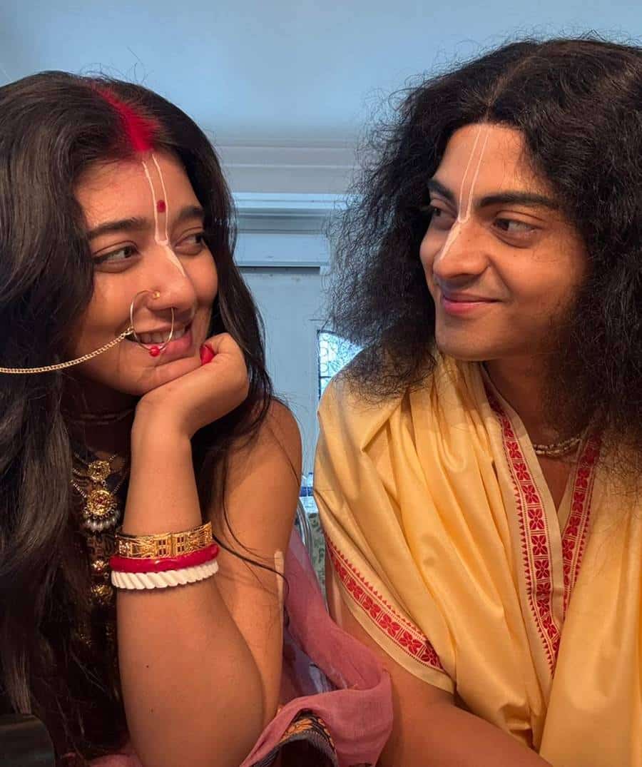 লক্ষ্মীপ্রিয়া সাজে আরাত্রিকা, দিব্যজ্যোতি চৈতন্যদেব।