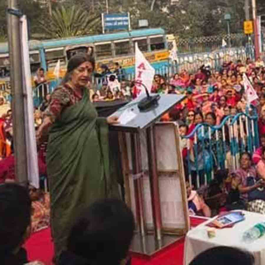 গণতান্ত্রিক মহিলা সমিতির রাজ্য সম্মেলন উপলক্ষে সমাবেশে বৃন্দা কারাট। রানি রাসমণি অ্যাভিনিউয়ে।