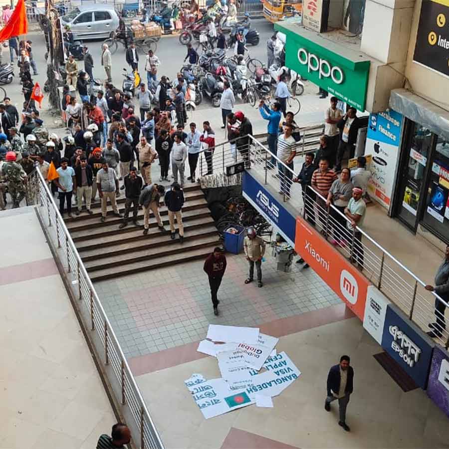 শিলিগুড়িতেও সাময়িক ভাবে বন্ধ হল বাংলাদেশের ভিসা পরিষেবা কেন্দ্র।