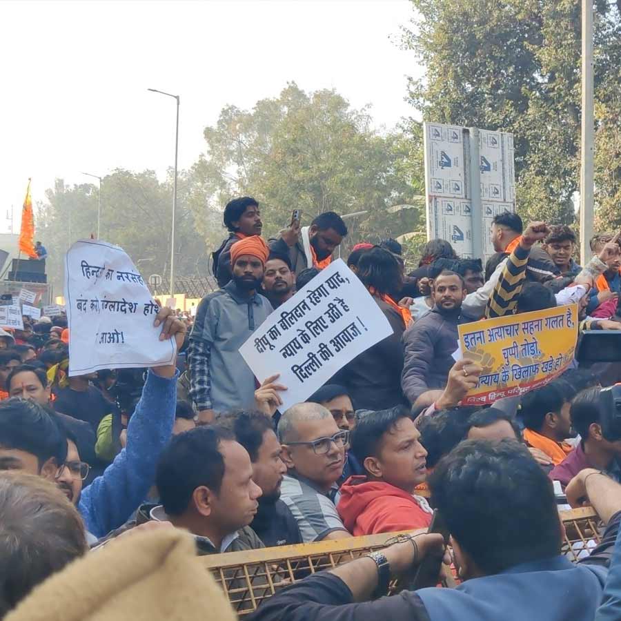 Massive protest outside Bangladesh High Commission in Delhi dgtl