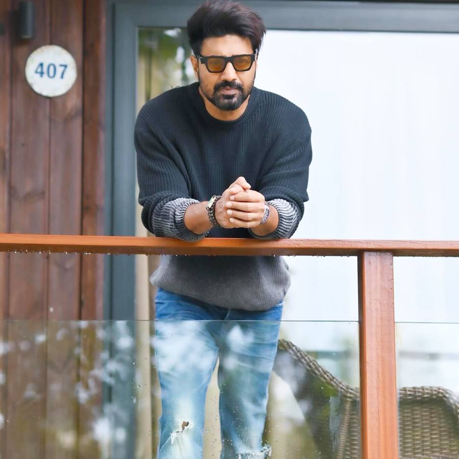 এ বার দেব কোন রূপে?