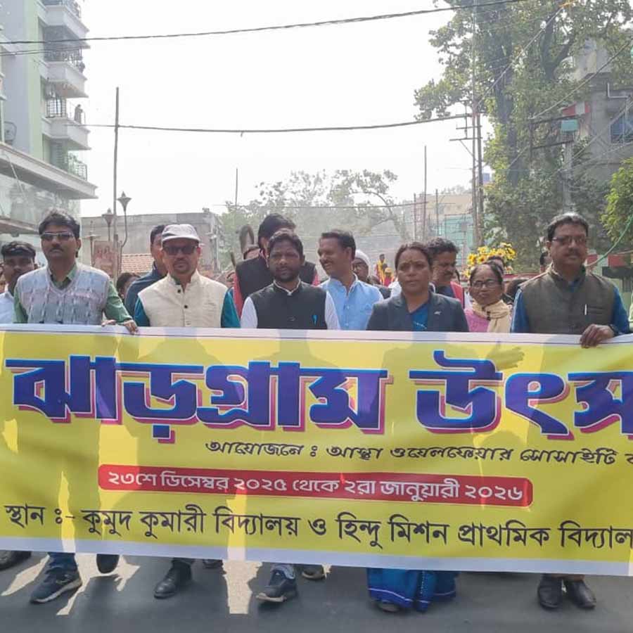 ঝাড়গ্রাম উৎসবের পদযাত্রায় বনমন্ত্রী বিরবাহা হাঁসদা।