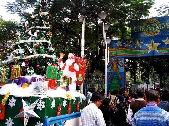 ধর্মতলা জমজমাট।