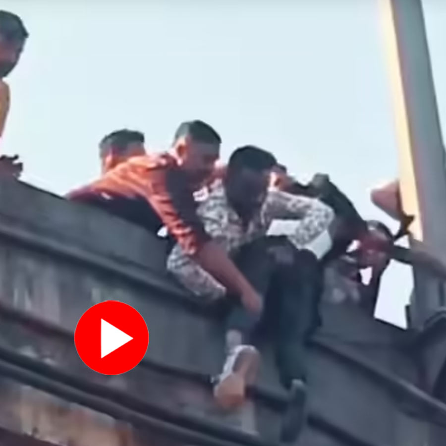 20-year-old youth survived an accident