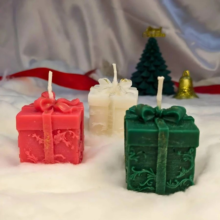 উপহার বাক্সের আদলে তৈরি মোম।