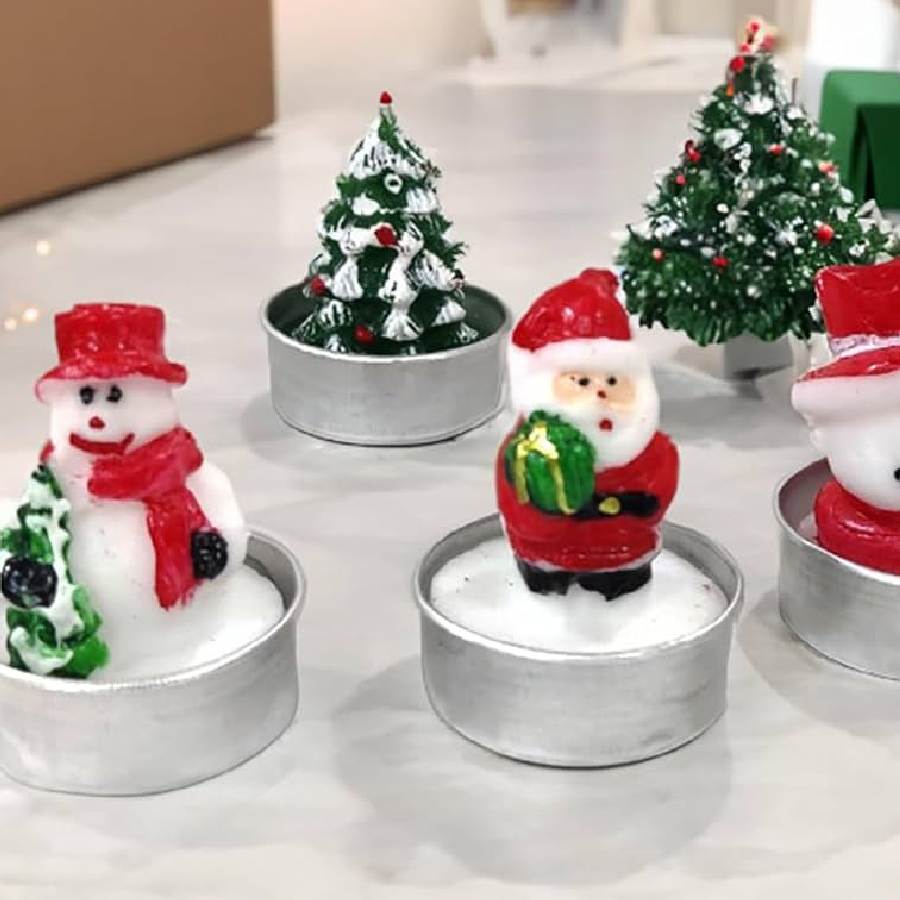 সান্তা ক্লজ়ের আদলেও মোমবাতি কিনতে পারেন।