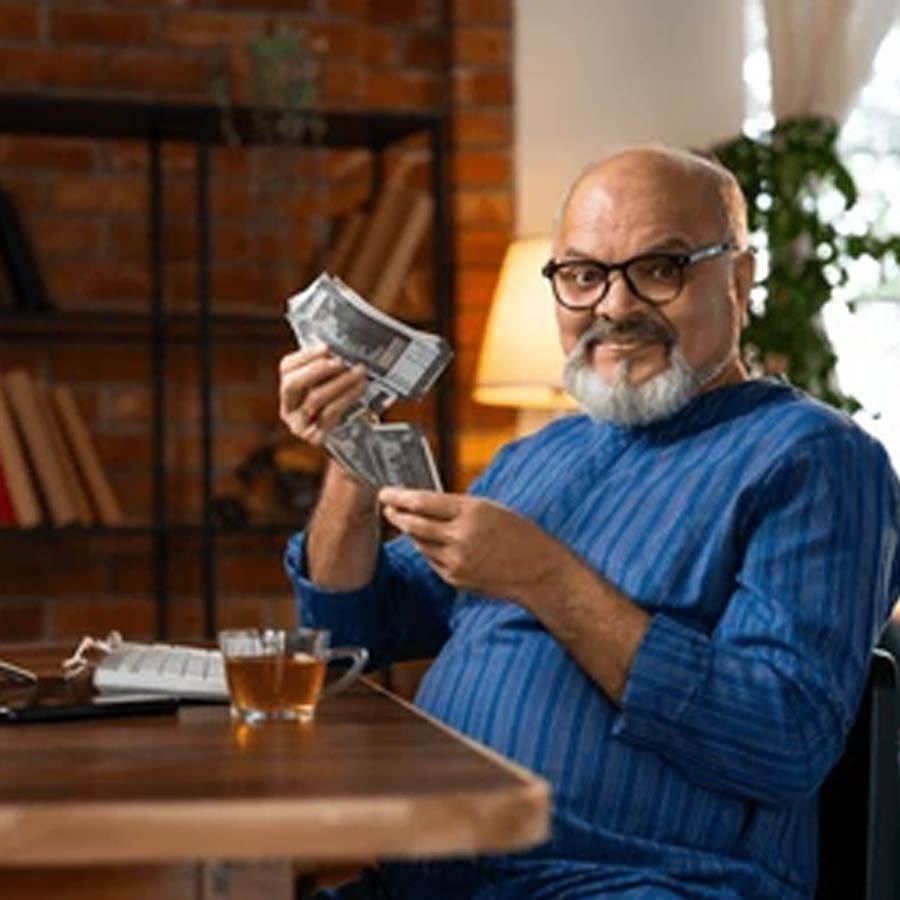 Senior citizens can get Rs 1.5 lakh per month from their own home through reverse mortgage scheme