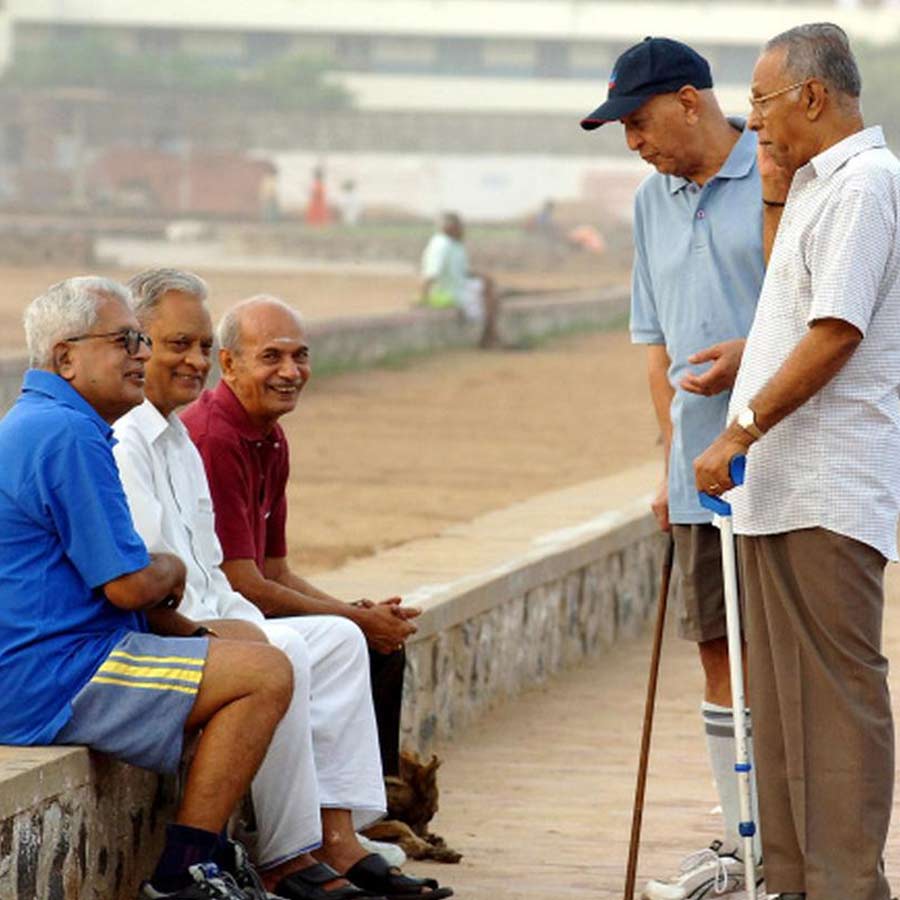 Senior citizens can get Rs 1.5 lakh per month from their own home through reverse mortgage scheme