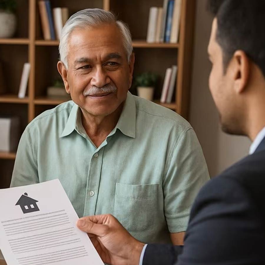 Senior citizens can get Rs 1.5 lakh per month from their own home through reverse mortgage scheme