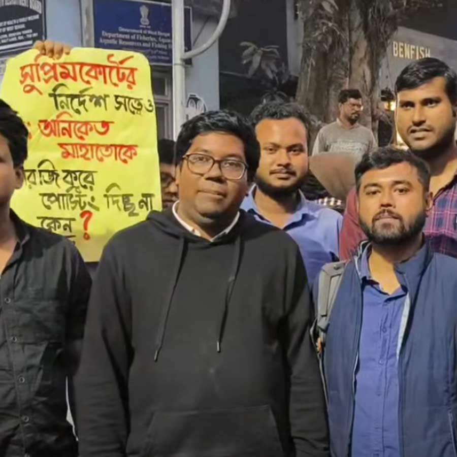 Members of Junior Doctors' front marched towards Swasthya Bhawan against non implementing Aniket Mahato's posting order dgtl