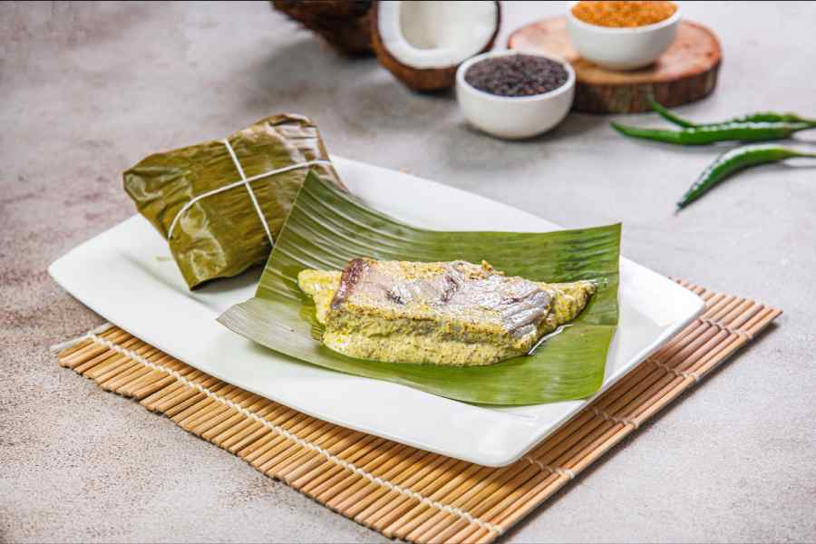 চৌধুরী অ্যান্ড কোম্পানির বাঙালি খাবারে পাবেন একটু টুইস্ট।