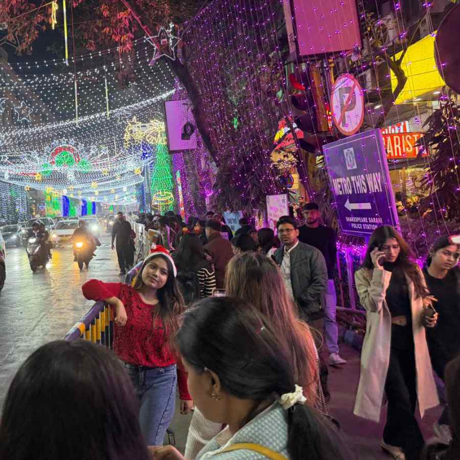 বড়দিনের আগের রাতে পার্ক স্ট্রিটে ভিড়।