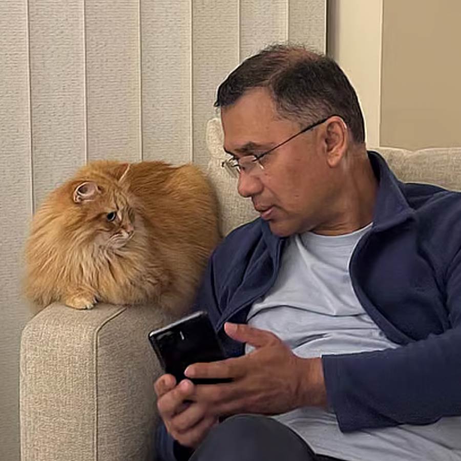 বিএনপি নেতার সঙ্গে আদরের পোষ্য জেবু।