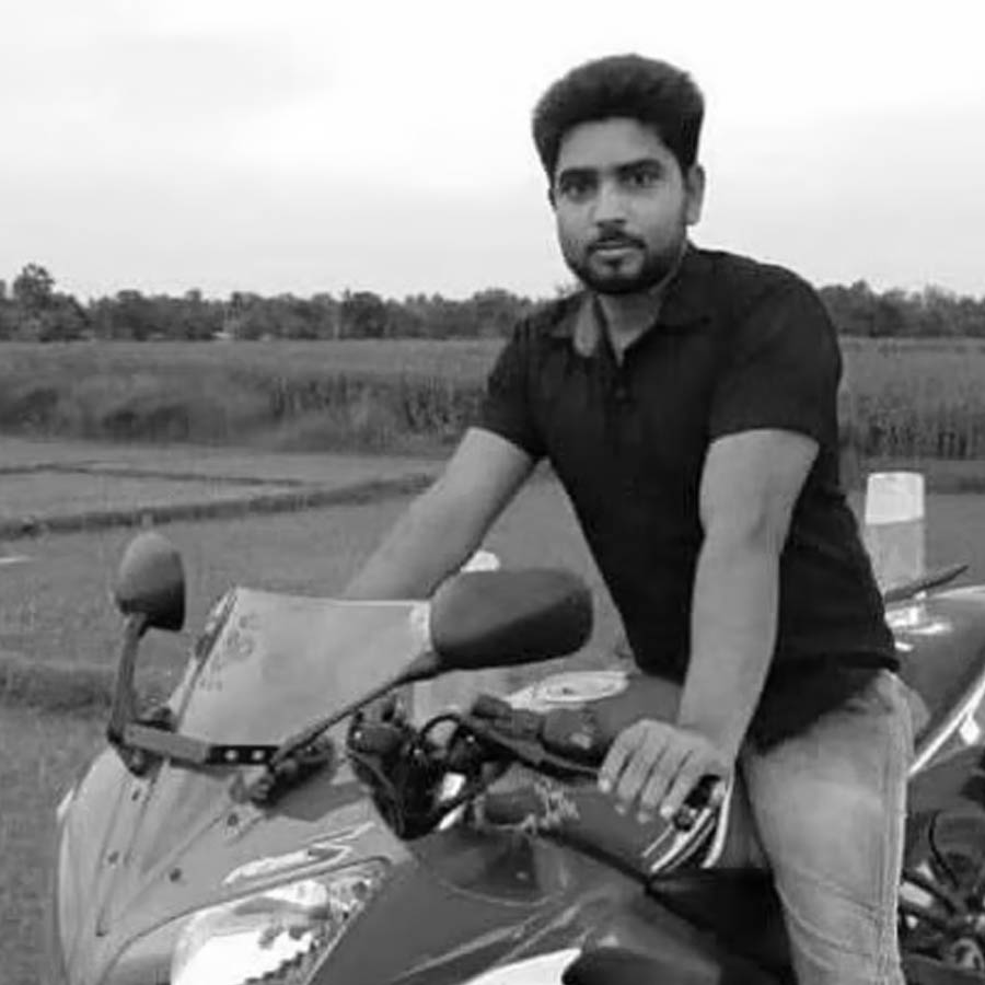 বাংলাদেশি যুবক অমৃত মণ্ডল। বুধবার রাতে তাঁকে পিটিয়ে খুন করা হয়েছে বলে অভিযোগ।