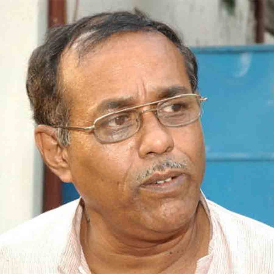 TMC state president Subroto Bakshi sends out a message to MP Partha Bhowmik