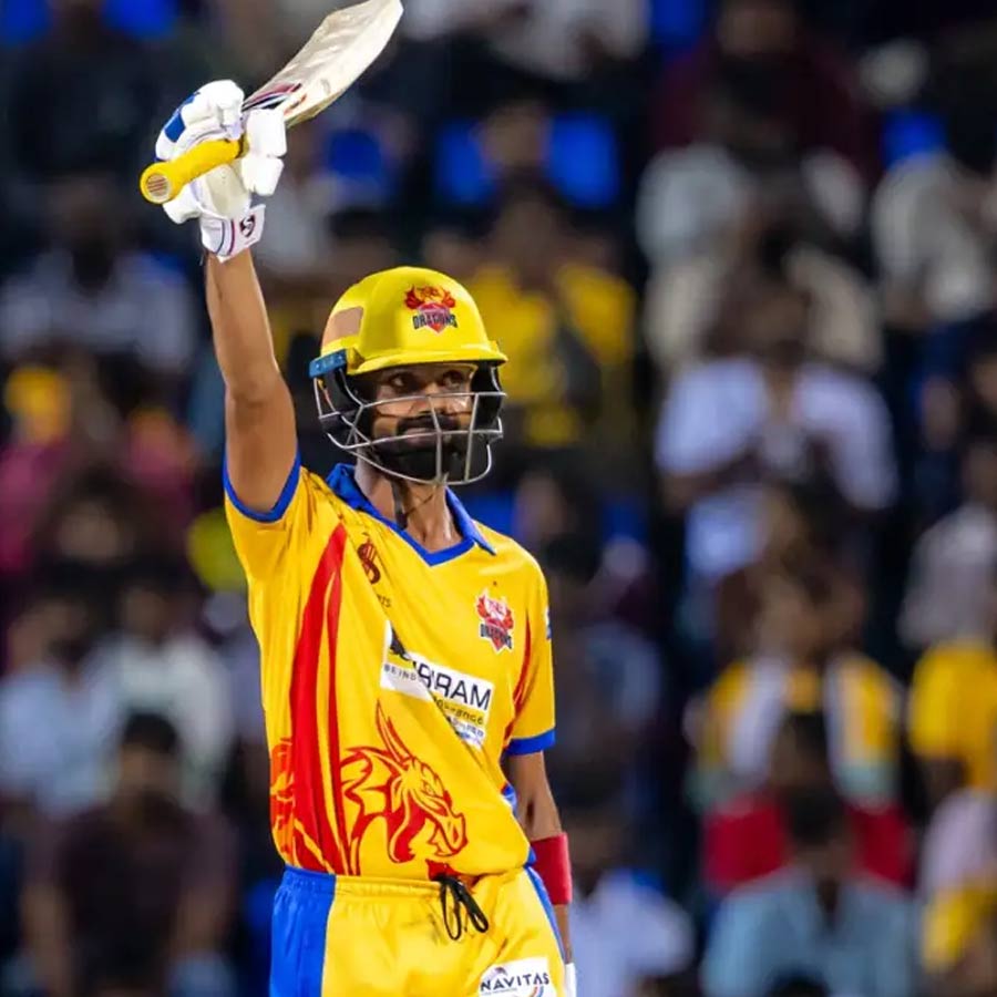 গিলদের বিশ্বকাপজয়ী দলে ছিলেন বাঁহাতি স্পিনার শিবা সিংহ। ফাইনালে দু’উইকেট নেন তিনি। তবে এর পর আর তাঁকে সে ভাবে প্রথম শ্রেণির ক্রিকেটে দেখা যায়নি। উত্তরপ্রদেশের এই ক্রিকেটার কোনও দিন আইপিএল খেলেননি।