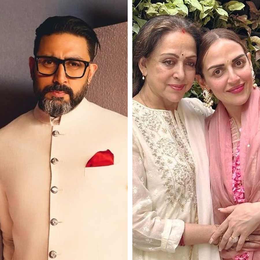 (বাঁ দিকে) অভিষেক বচ্চন, (ডান দিকে) হেমা ও ঈশা।