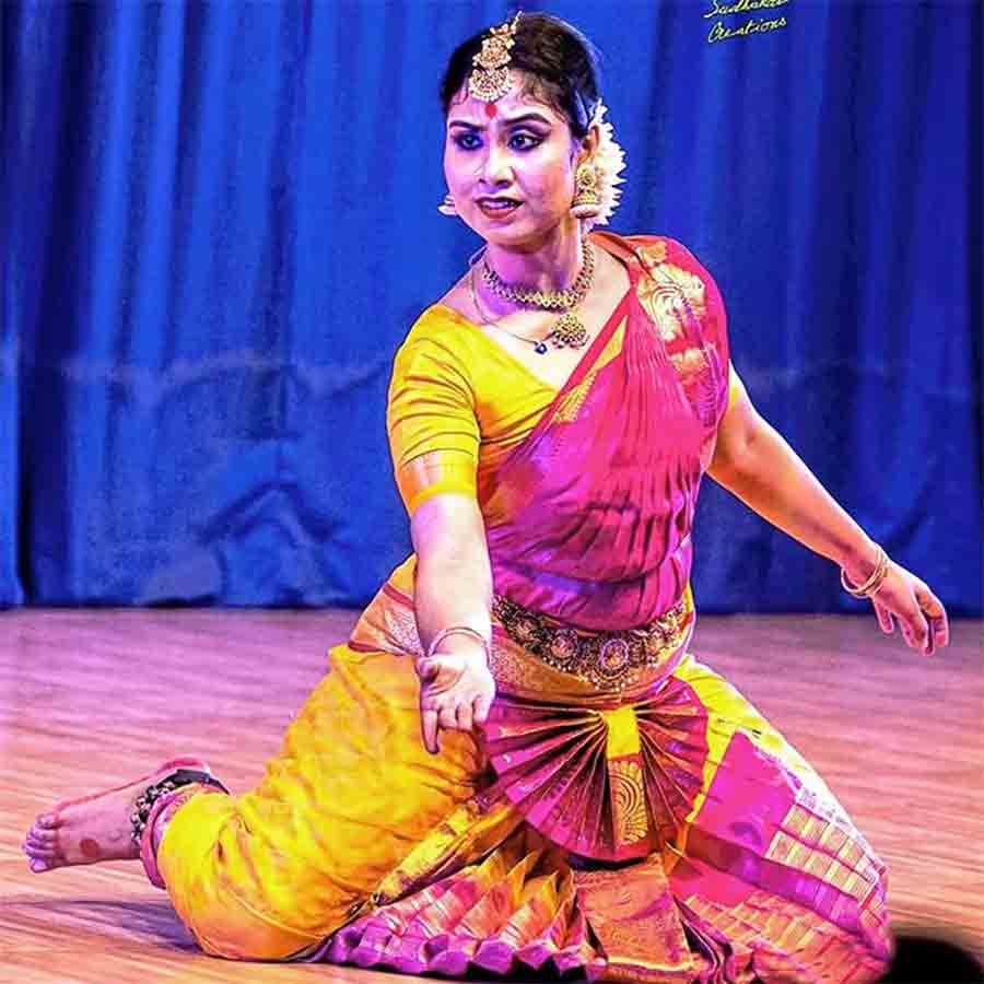 নৃত্যলিল্পী।