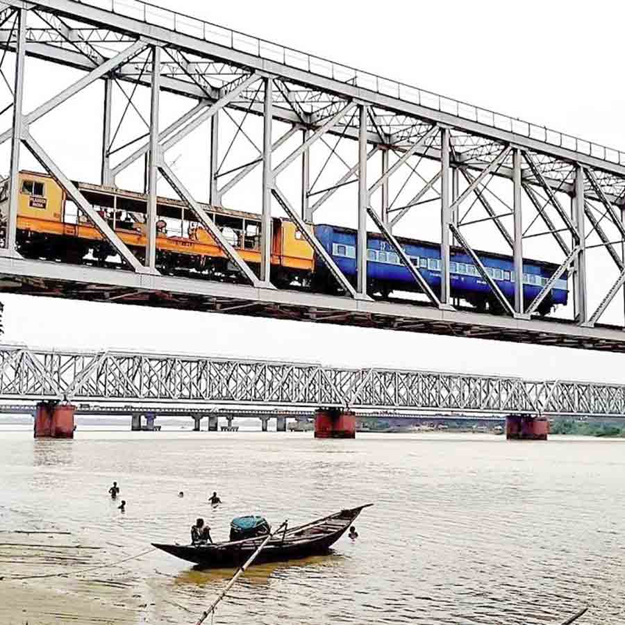 Soth Eastern Railways to build new bridge over Rupnarayan river to replace century-old bridge